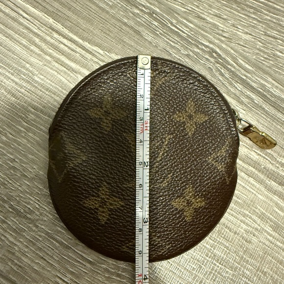 Authentic Louis Vuitton Round Coin Purse - Picture 10 of 11